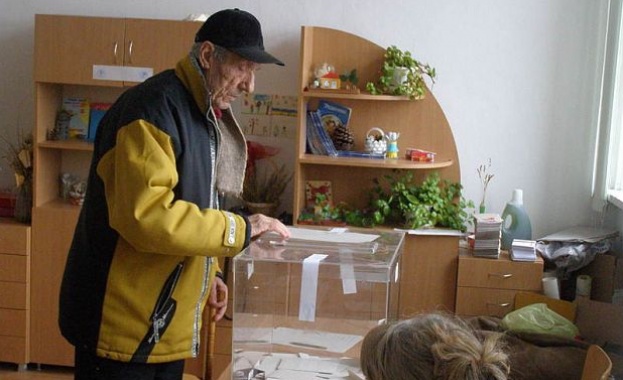 Референдум: Да се въведе ли нов възрастов праг за право на гласуване - от 16 години до 60 години?