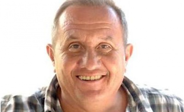 Манолова: Товарищ Путин, я больше не могу!; Путин: Надо, Щирлиц, надо...