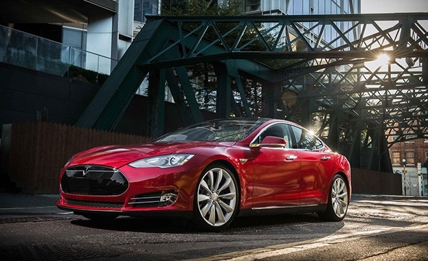 Тунинговат модел на Tesla през лятото