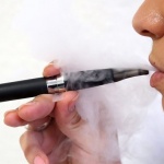 Откриха съставката в електронните цигари, предизвикваща заболявания