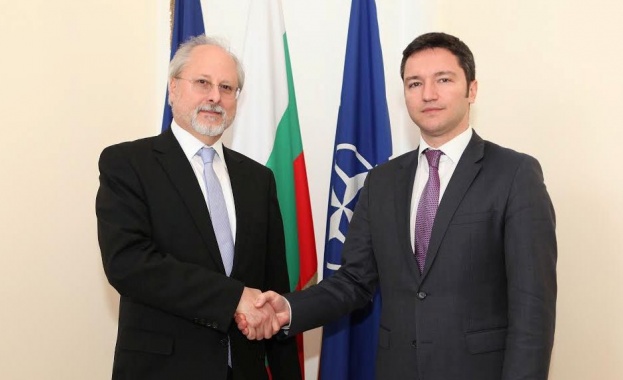 Вигенин се срещна с помощник-генералния секретар на НАТО 