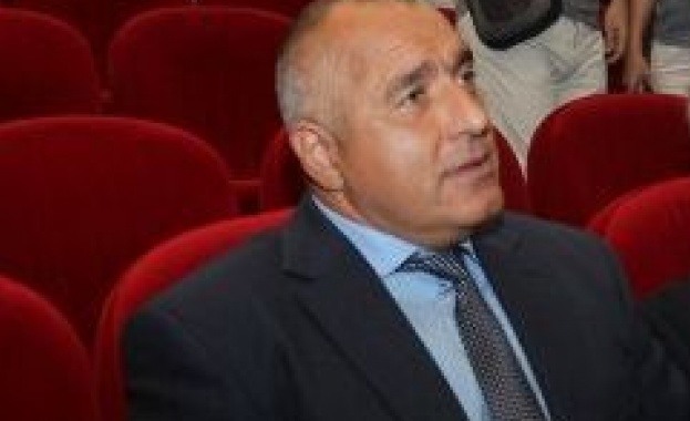 Борисов слуша спортния министър като на театър 