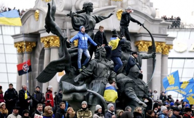 На Майдана въведоха „вечерен час”