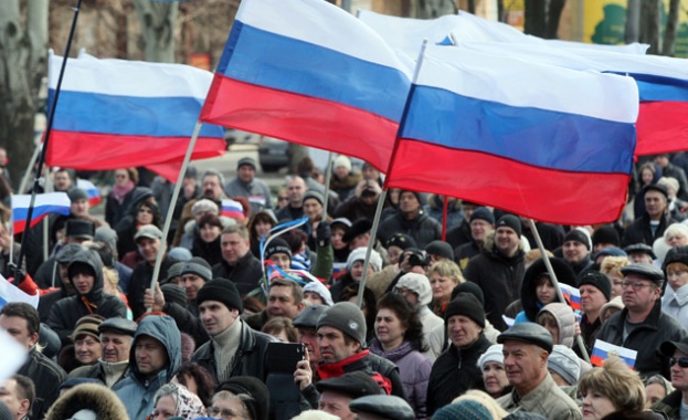 Демонстранти опитват да превземат областната администрация в Донецк