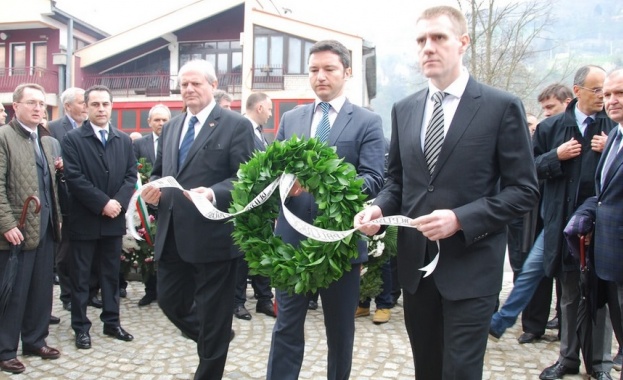 Външните министри на България, Черна гора и Сърбия почетоха паметта на загиналите деца в Лим