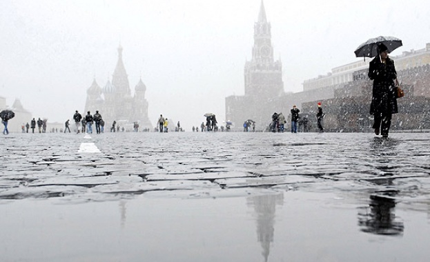 Времето в Русия не спира да изненадва