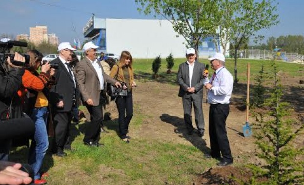 40 години в зелено