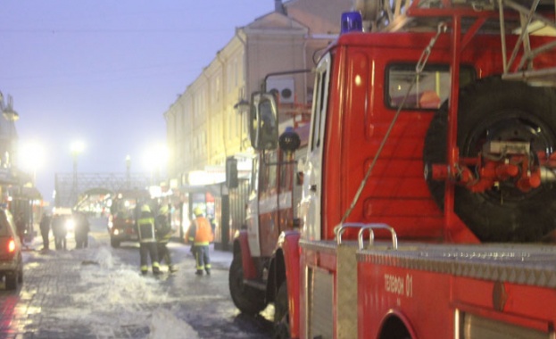 Подпалиха офиса на компартията в Киев