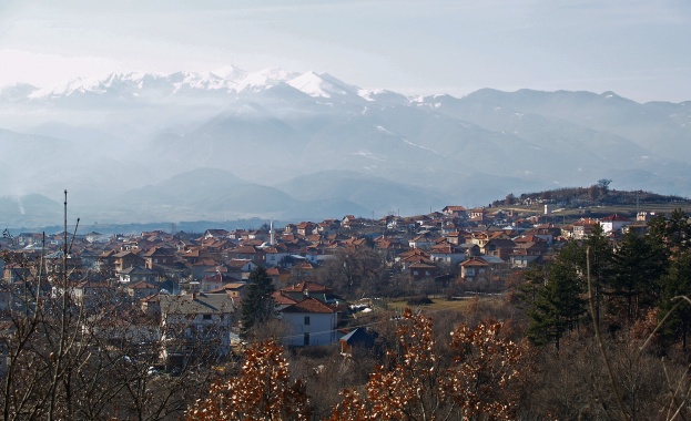Гърци се лекуват в минералните извори на Огняново 