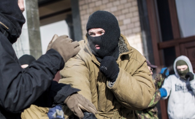 Протестите в Славянск  потушава „Десен сектор”