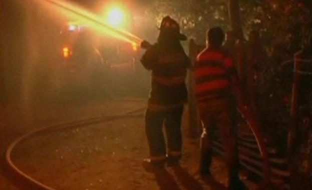 Извънредно положение в Чили - пожар унищожи 100 къщи 