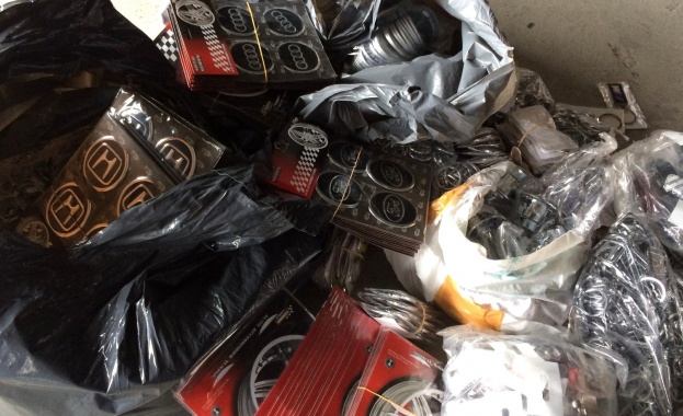 Рекордно количество контрабанда в лек автомобил откриха на Малко Търнов