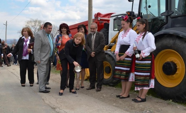 Министър Терзиева стартира ремонта на Златишки проход