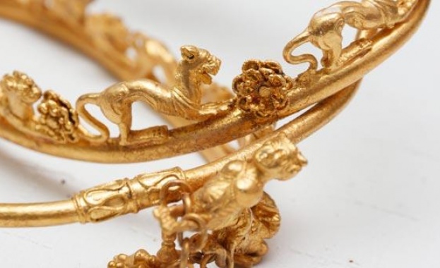 Златно съкровище, заловено от ДАНС, е изложено в НИМ