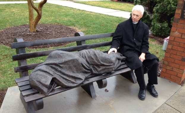 Статуя на Иисус Христос като бездомник шокира САЩ