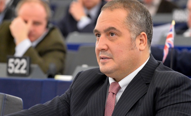 Бинев сигнализира ЕК за груби нарушения на европейското право в транспортния сектор