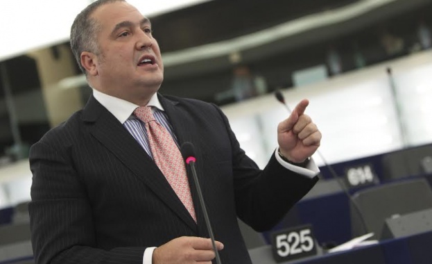 Бинев поиска санкции от Съда на ЕС за новия изборен кодекс