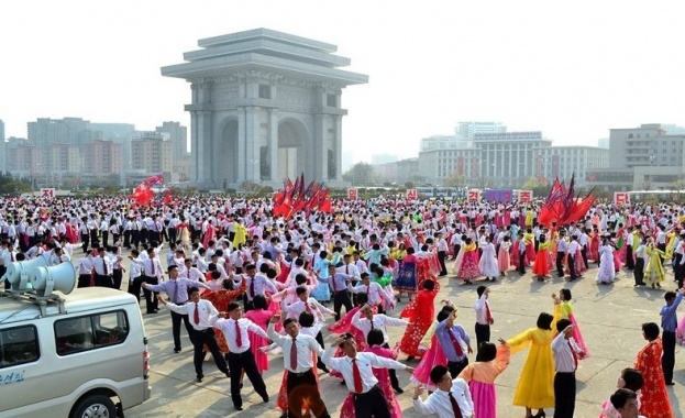 КНДР чества 102 г. от рождението на "Великия водач"