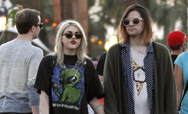 Годеникът на дъщерята на Кърт Кобейн се оказа негово копие