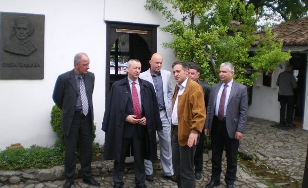 Георги Пирински: Предходното правителство бе зачеркнало ВМЗ Сопот