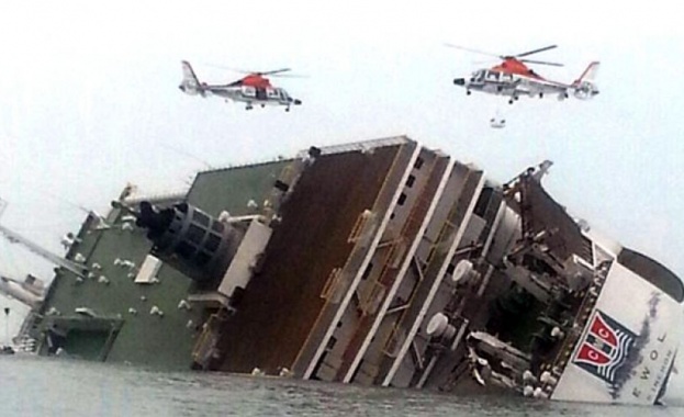 Кораб с 475 ученици на борда потъва край Южна Корея