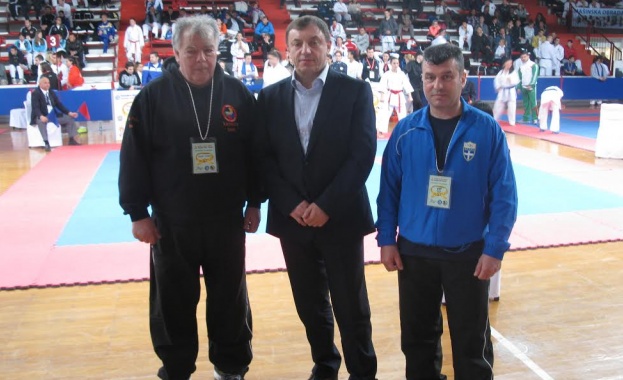 Алексей Петров получи подкрепата на гръцките каратисти 