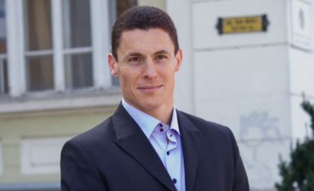 Проданов: Българските политици се страхуват от „свещени крави“