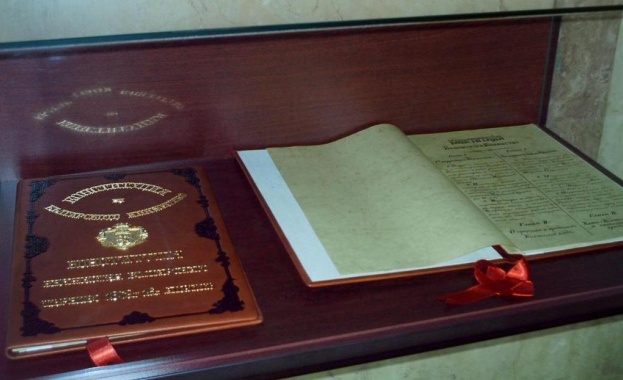 135 г. от приемането на Търновската конституция 
