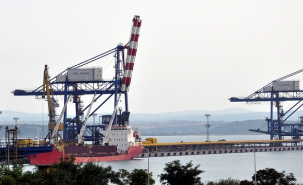 Зам.-министър Петър Киров даде старт на строителството на нов брегови център на пристанище Бургас 