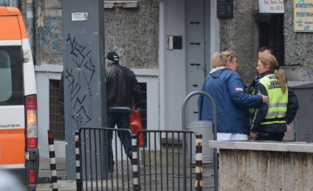 Кола блъсна пътен полицай в центъра на София