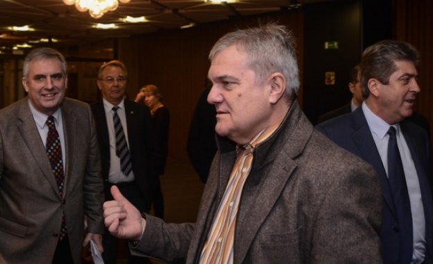 Румен Петков: Правителството накара хората да мечтаят за „калинките" на Борисов