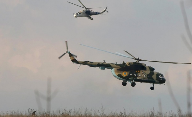 В Мариупол кацнаха военни самолети
