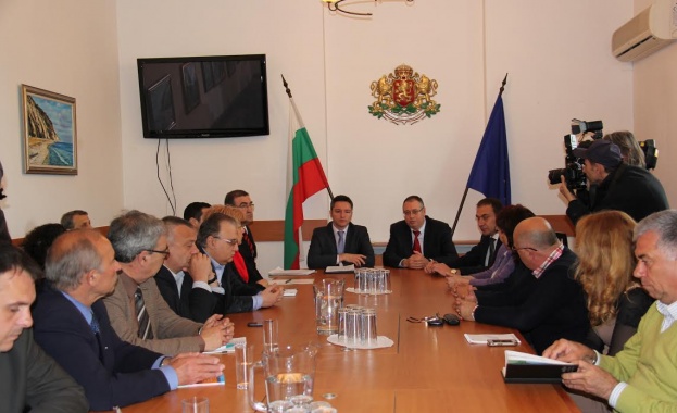 Вигенин обсъди с туристическия бранш във Варна възможностите за сътрудничество