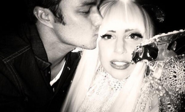 Сватбени камбани за Лейди Гага  