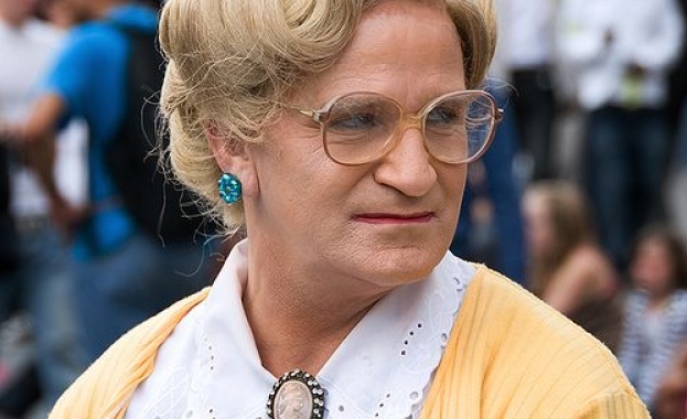 Мисис Даутфайър се завръща