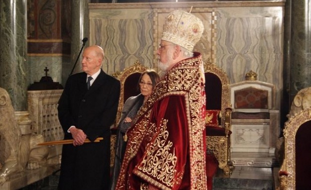 Симеон II и Маргарита присъстваха на празничната литургия за Великден в "Ал. Невски"