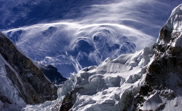 Преустановиха търсенето на непалските водачи