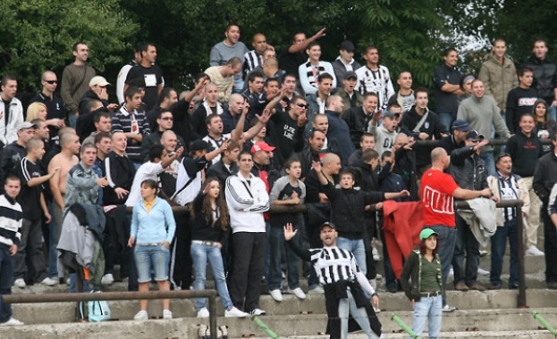 Фенове на "смърфовете" с обвинения за побой 