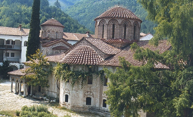 Сменят игумена на Бачковския манастир