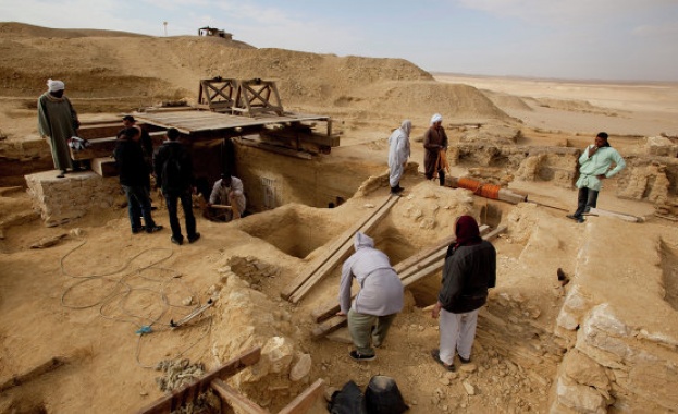 Археолози откриха нови гробници в Египет