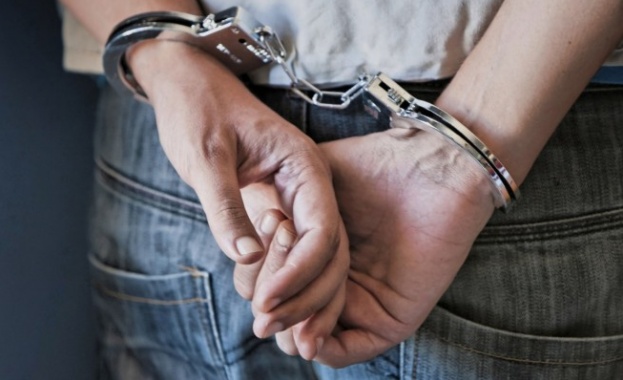 12 души в ареста заради агресивно поведение срещу полицаи