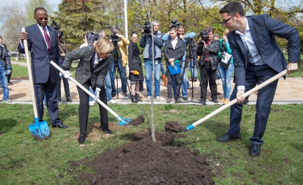 Вигенин и чужди дипломати отбелязаха „Деня на Земята”