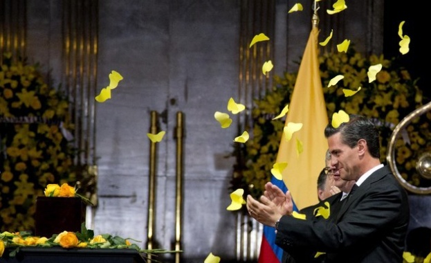 Жълти пеперуди и хиляди почитатели изпратиха Маркес