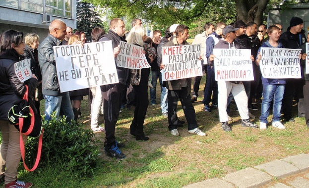 Разрешиха наемане на повече от един общински обект въпреки протестите на търговците