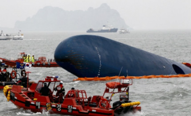 Расте броят на загиналите от потъналия ферибот