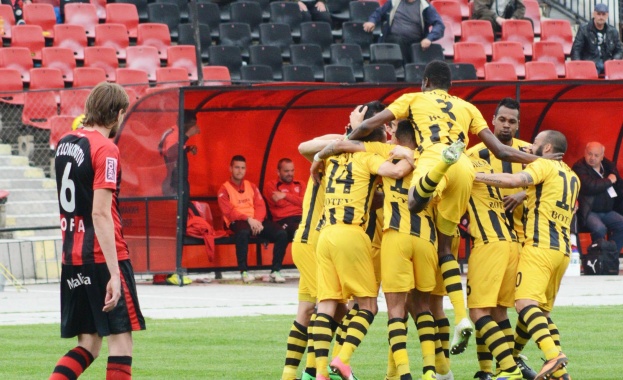 Ботев с внушителна победа при дебюта на Пенев