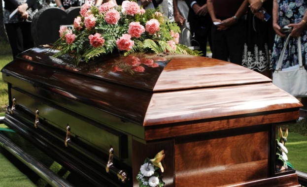 Ето какво е да присъстваш на собственото си погребение /видео/