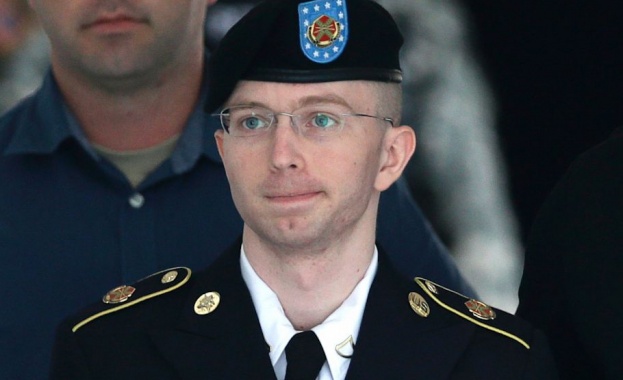 Информаторът на „Уикилийкс“ Брадли Манинг става жена