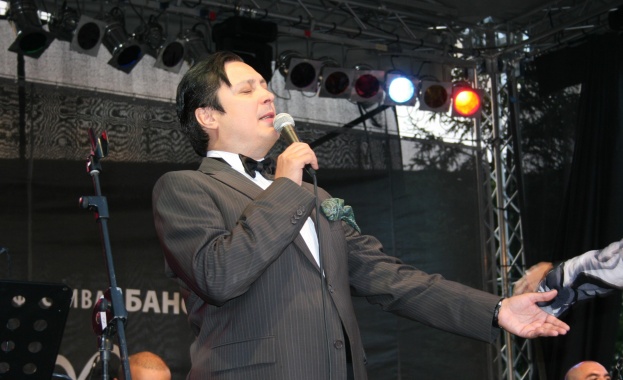 Откриват изложба с авторски графики на Васил Петров в БНР