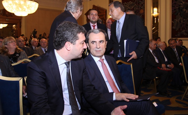 Министрите заседават на морето 